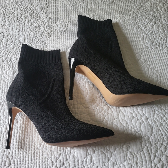 Lord & Taylor Sock booties🩶 - Picture 3 of 7